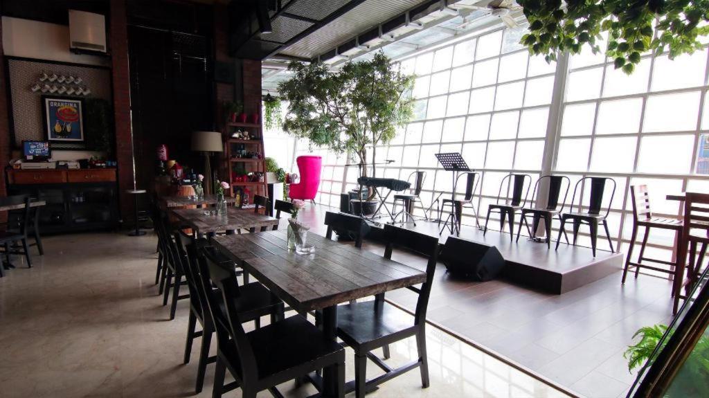 The Arista Hotel Palembang Esterno foto